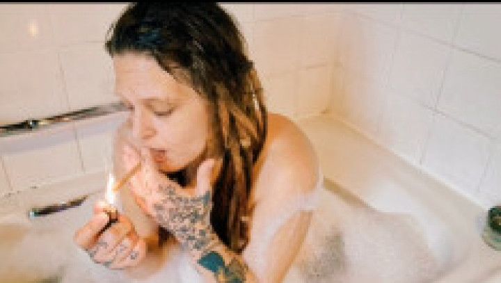 Smoke with me in the bath