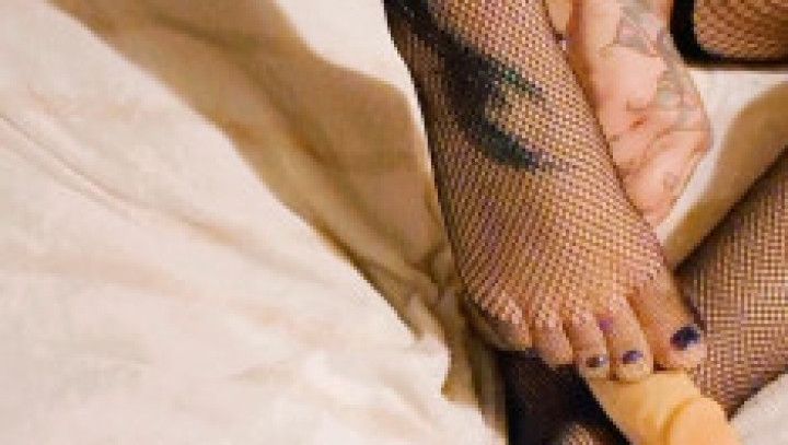 Feet &amp; legs in fishnets &amp; shoes