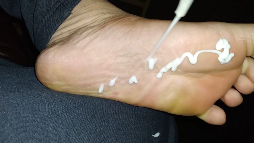 Rubbing Lotion on my Feet Pt.1