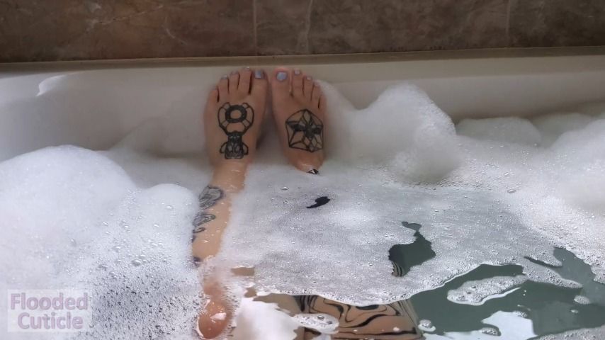 Squishing some bath bombs