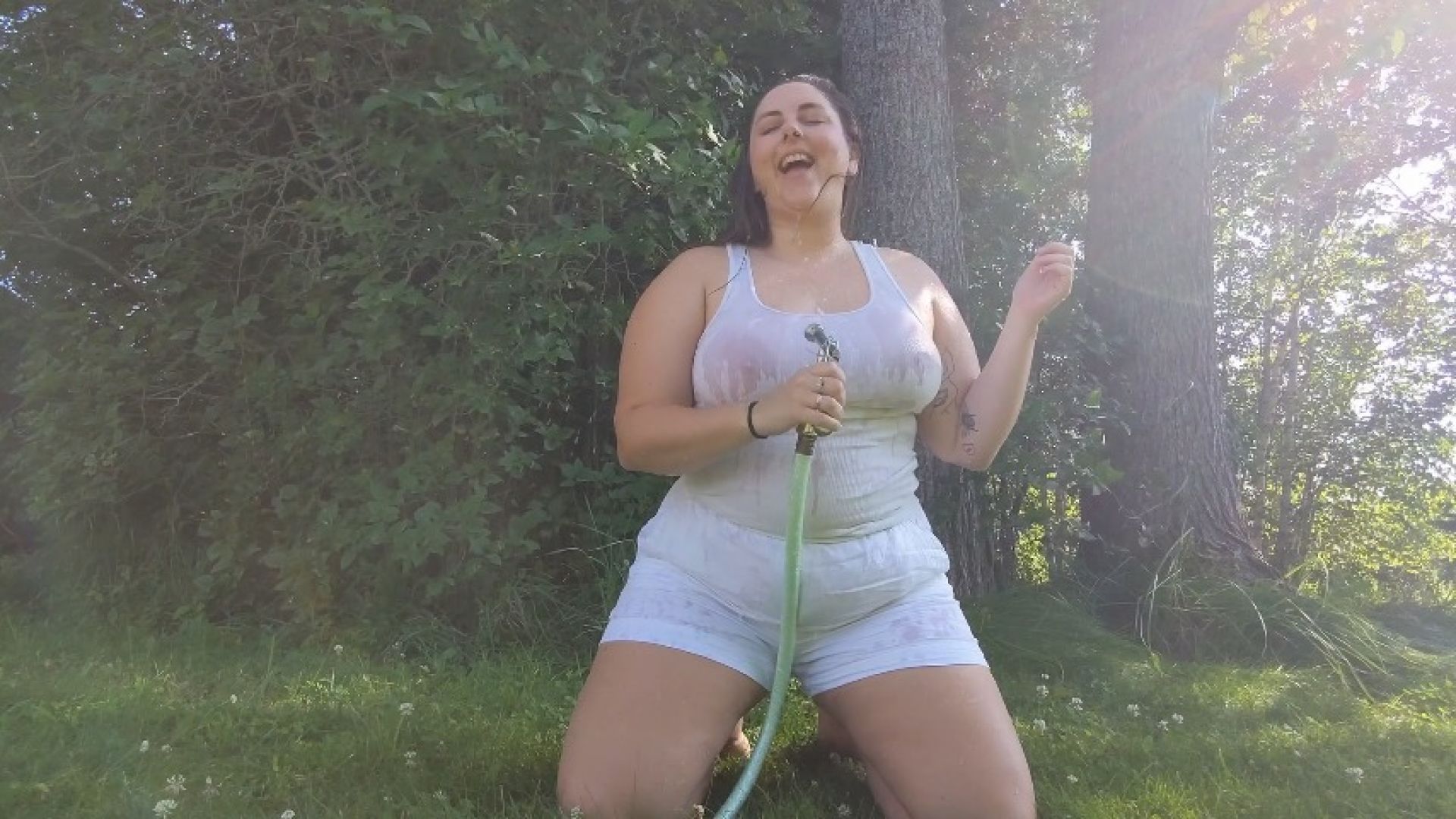 PAWG Uses a Garden Hose to Cum