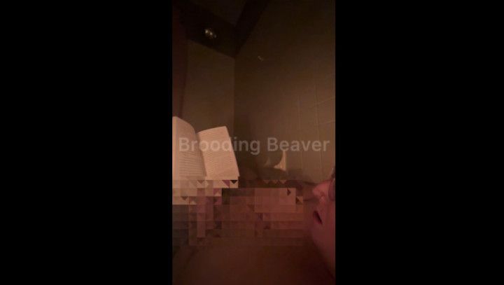 BBW MILF rubs her clit in the tub while reading smut