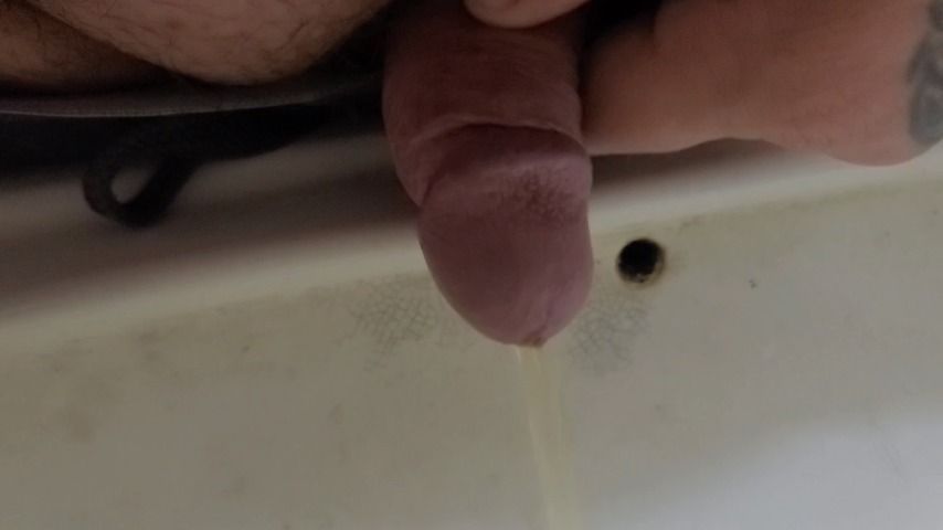 Bhm uncut cock pissing