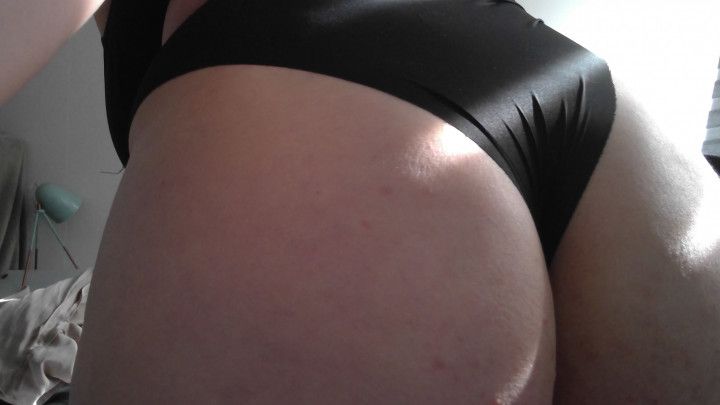 BBW shaking thighs and ass