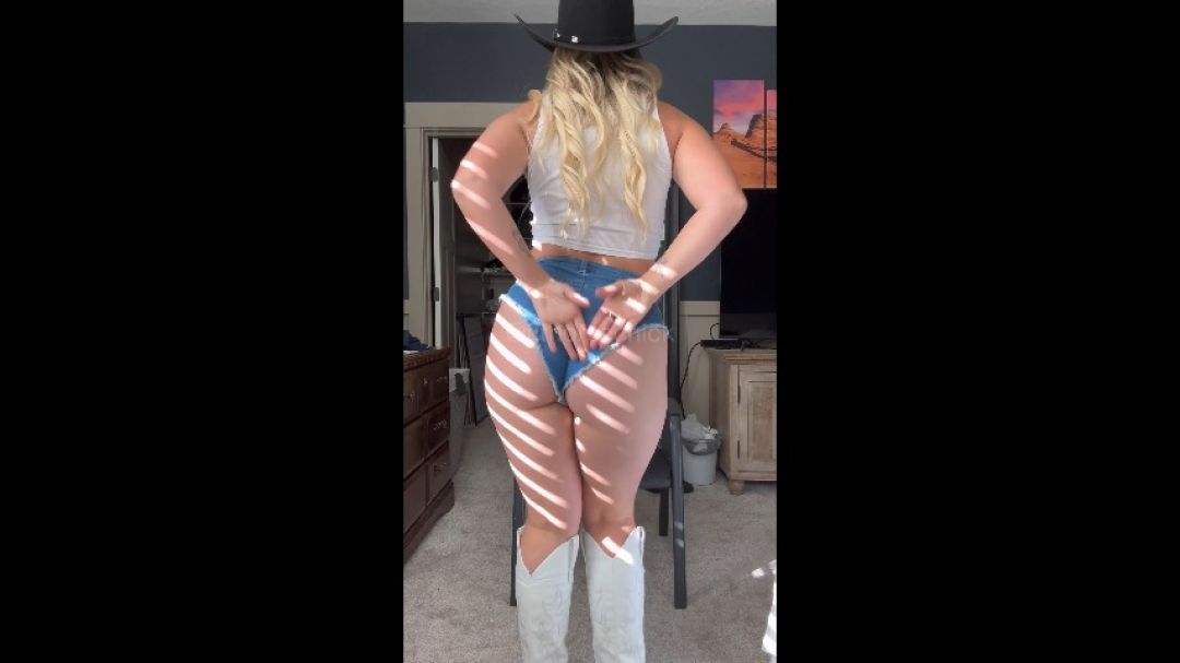 SLUTTY COWGIRL VIBRATOR PLAY