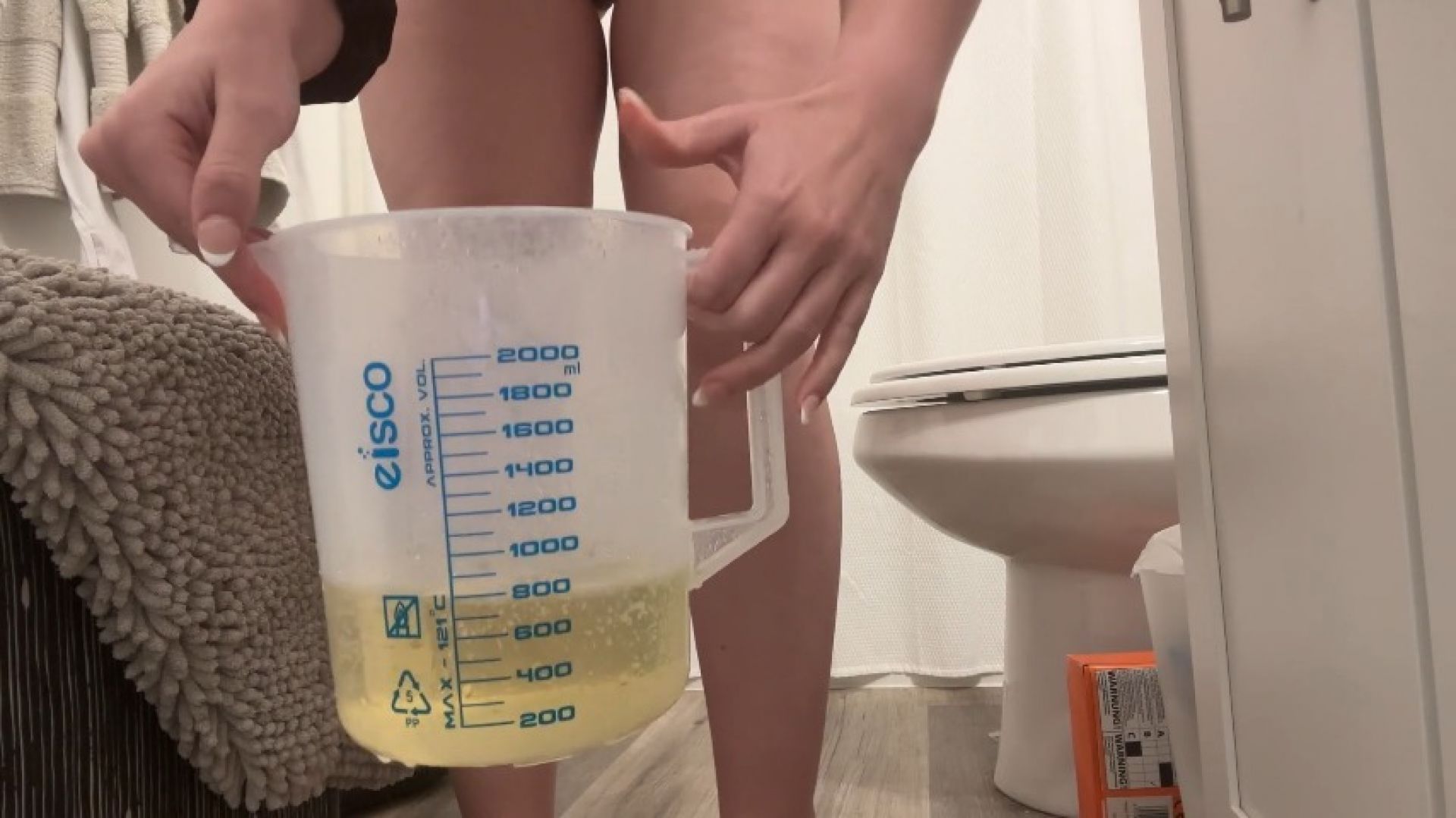 Filling jug with piss