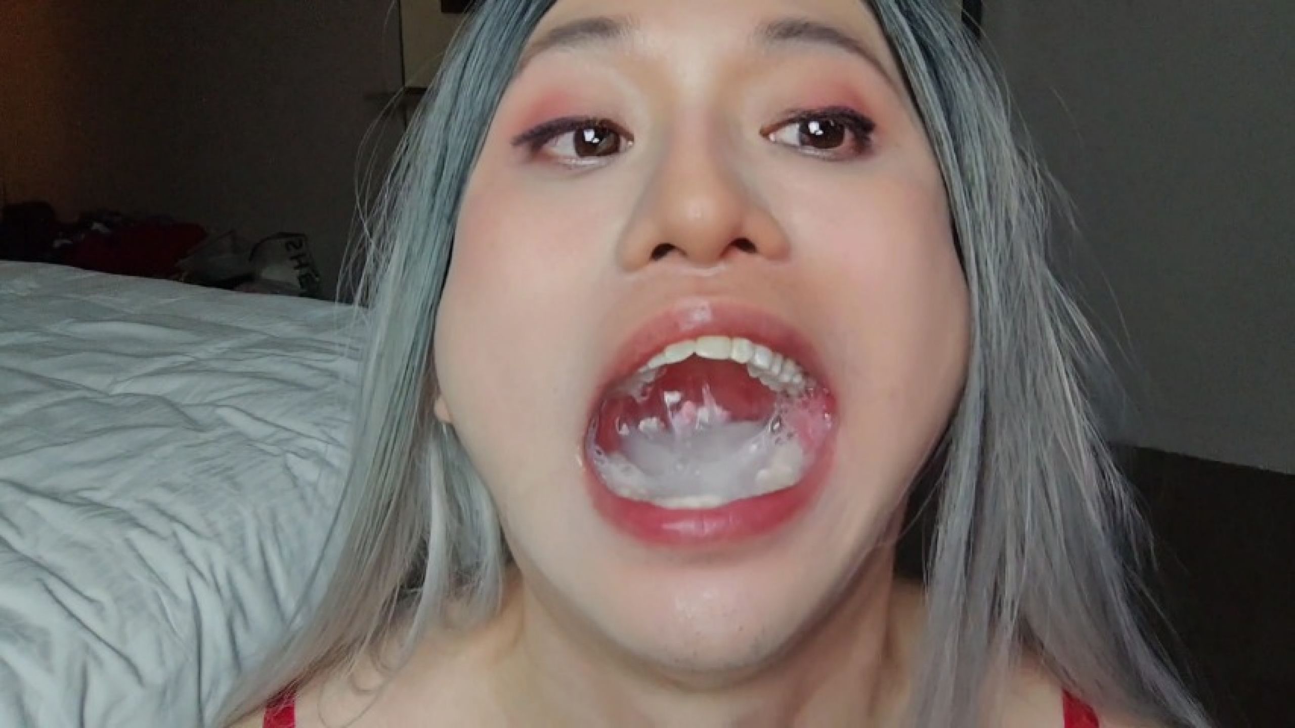 Lola gets Facefuck by 4man into Huge Swallow - G014