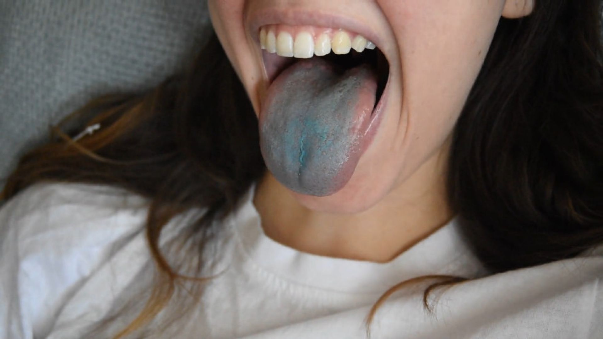 Blue tongue mouth tour young brunette