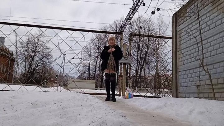 Pee in the snow