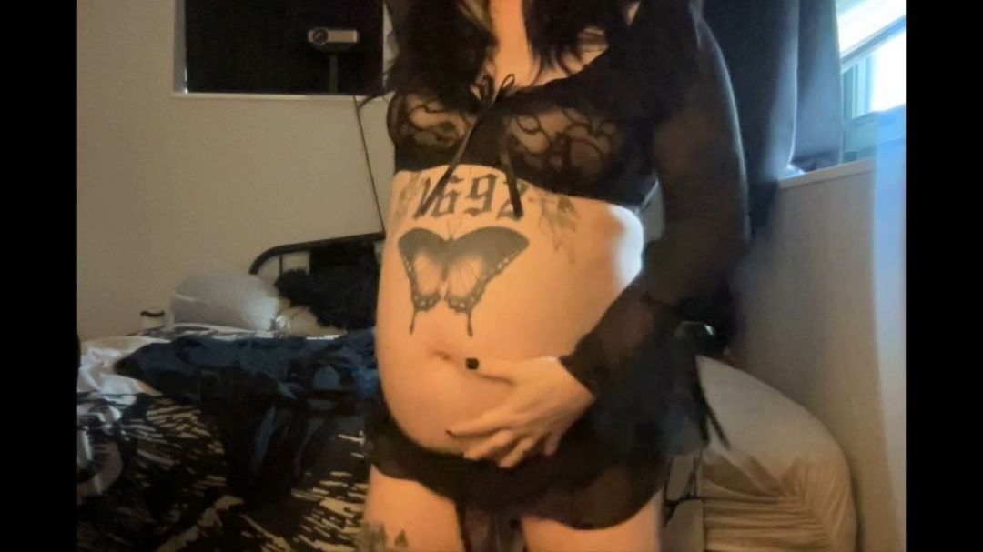 Amateur Pregnant Strip Tease