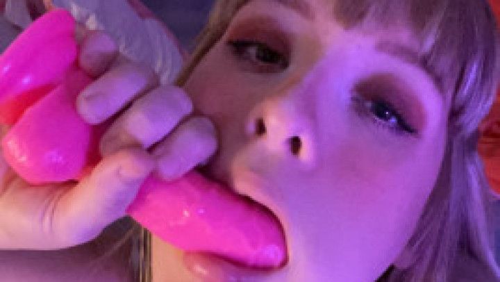 PINK DILDO SUCK &amp; PLAY