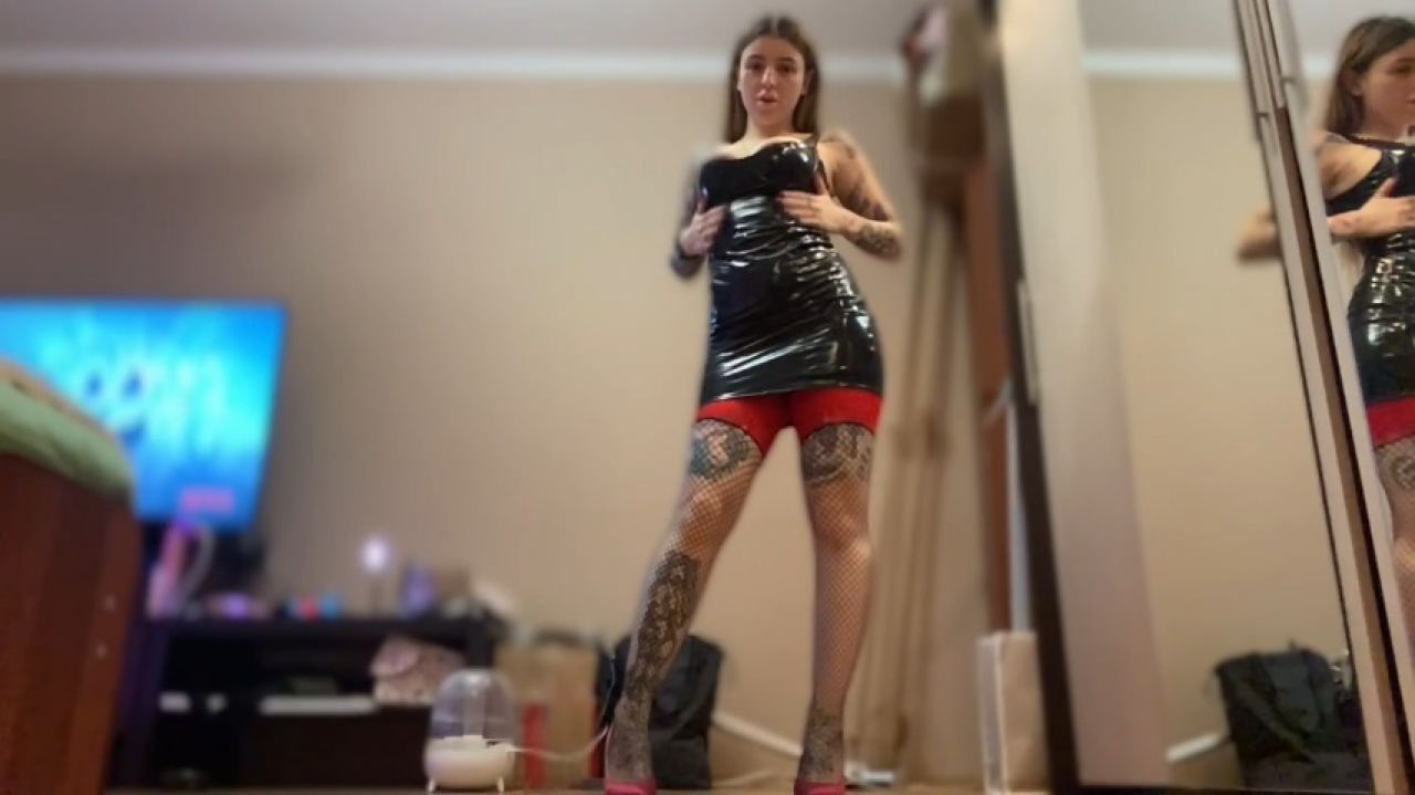 POV BLOWJOB AND LATEX! Your mistress is capable of a lot