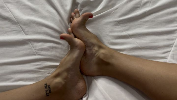 My feet love each other