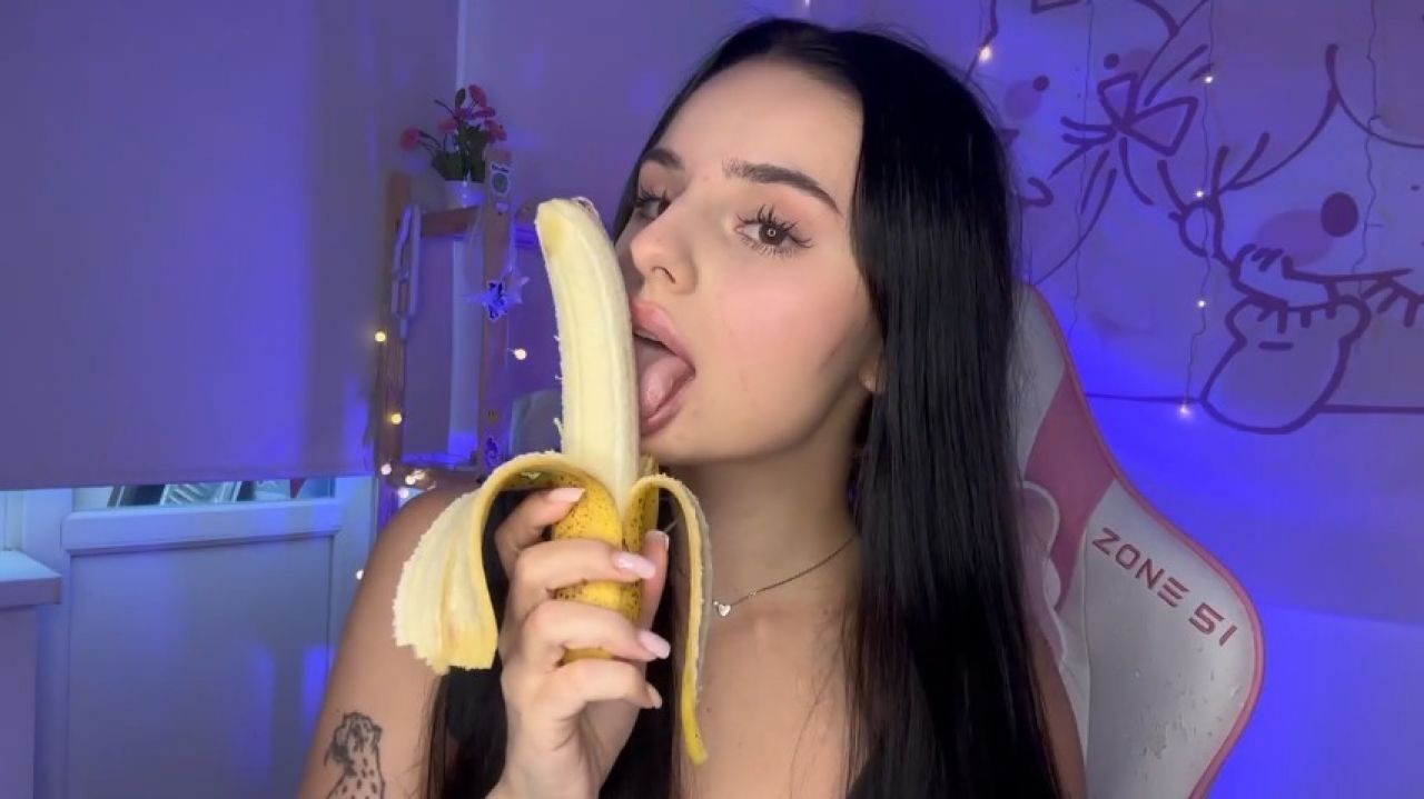 I wanna eat u like this banana