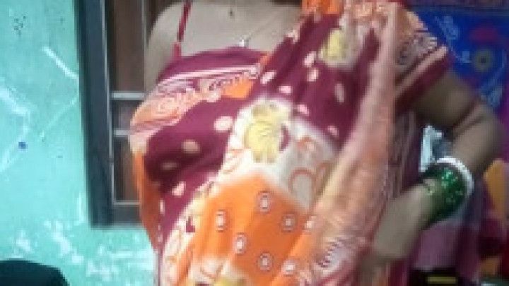 Indian hot sari waring show