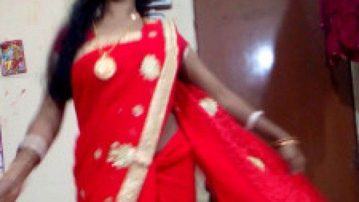 Hot Indian sari dildo girl pissing