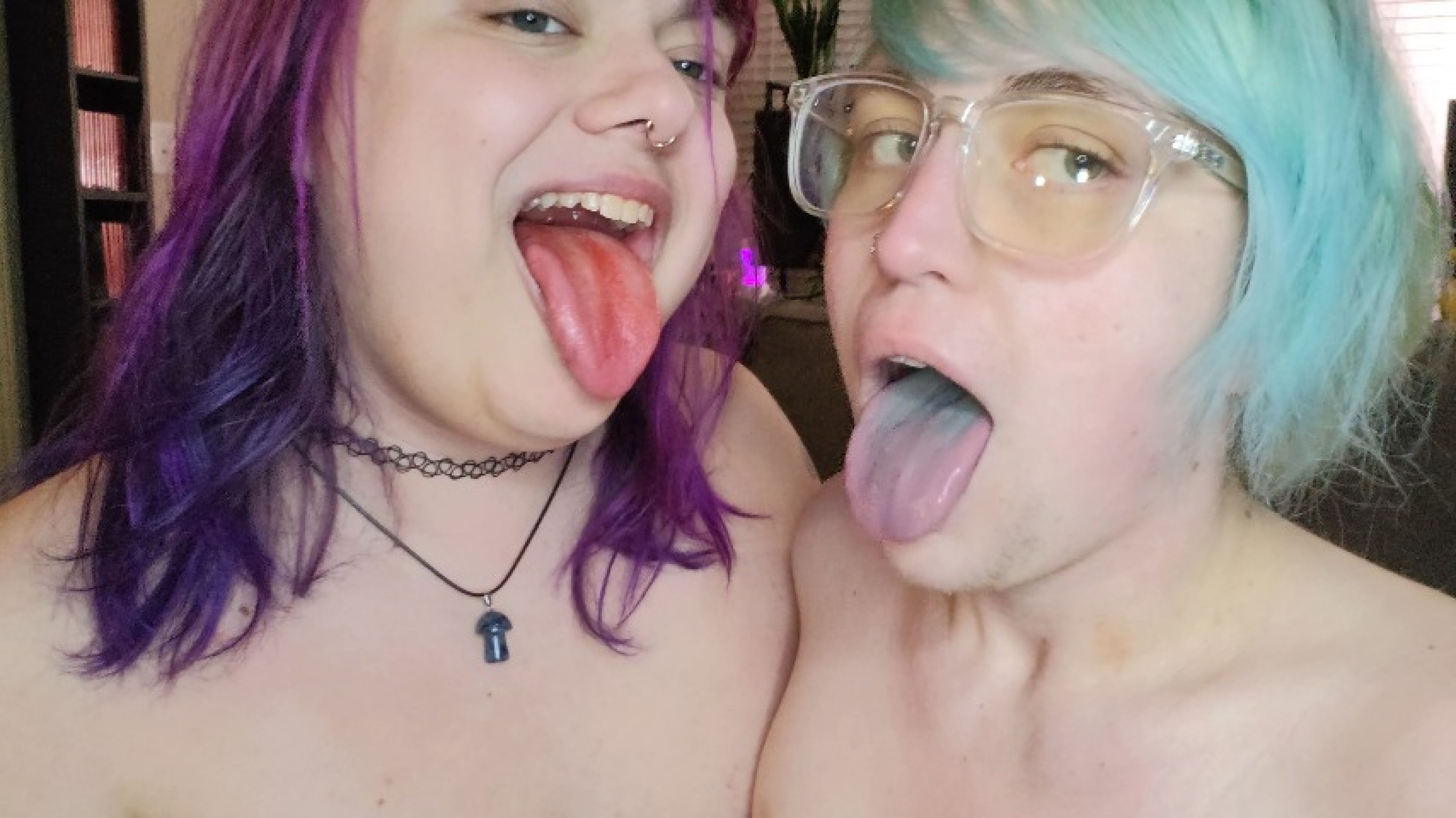 M&amp;M Lesbian Spit Swap - We Make Purple