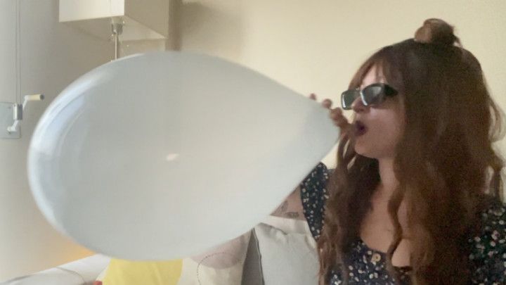 filling clear balloon with smoke