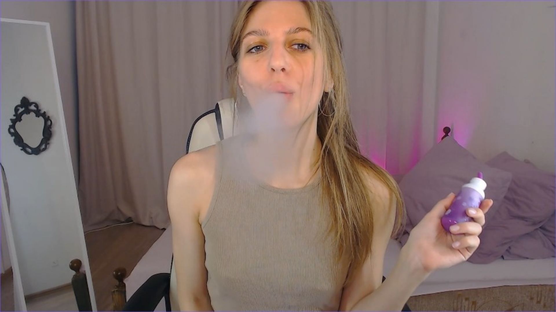 Smoking Cute NEW Vape Grape Soda Taste And Dancing Vaping