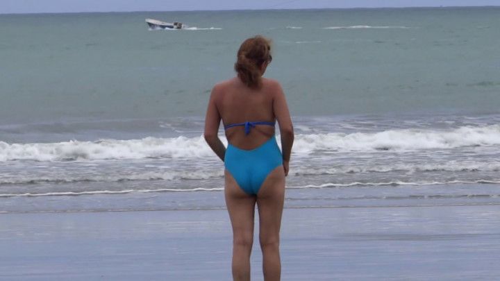 Stepmother finds a stranger on the beach and takes him to fu