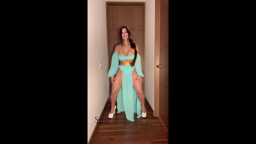 Princess Jasmine is dancing sexy