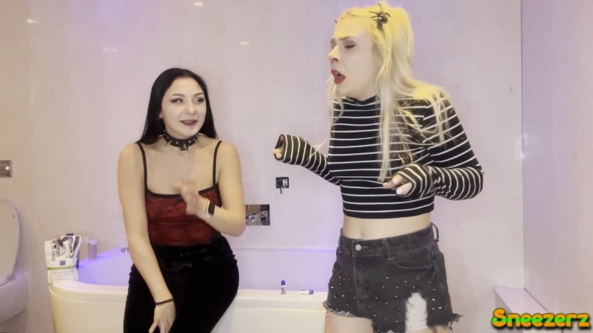 Alt girls sneeze