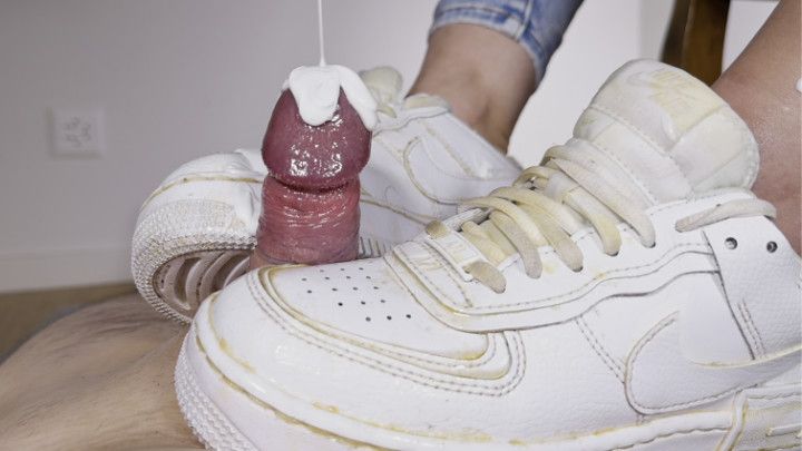 Shoejob with MESSY Nike AF1 sneakers, DIRTY talk