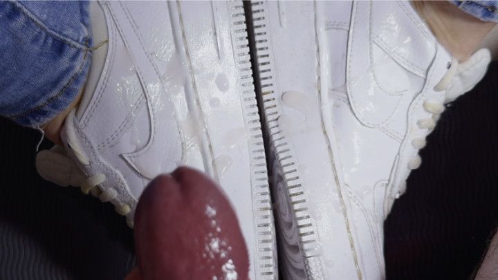 Shoejob with cum-stained Nike AF1, cumshot on shoes