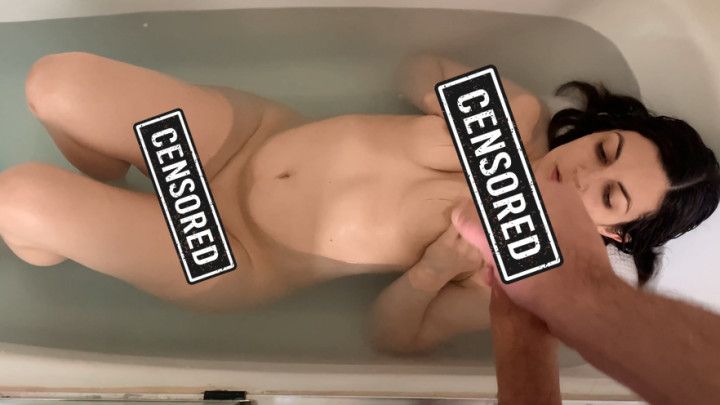 Cumming On A MILF Taking A Bath