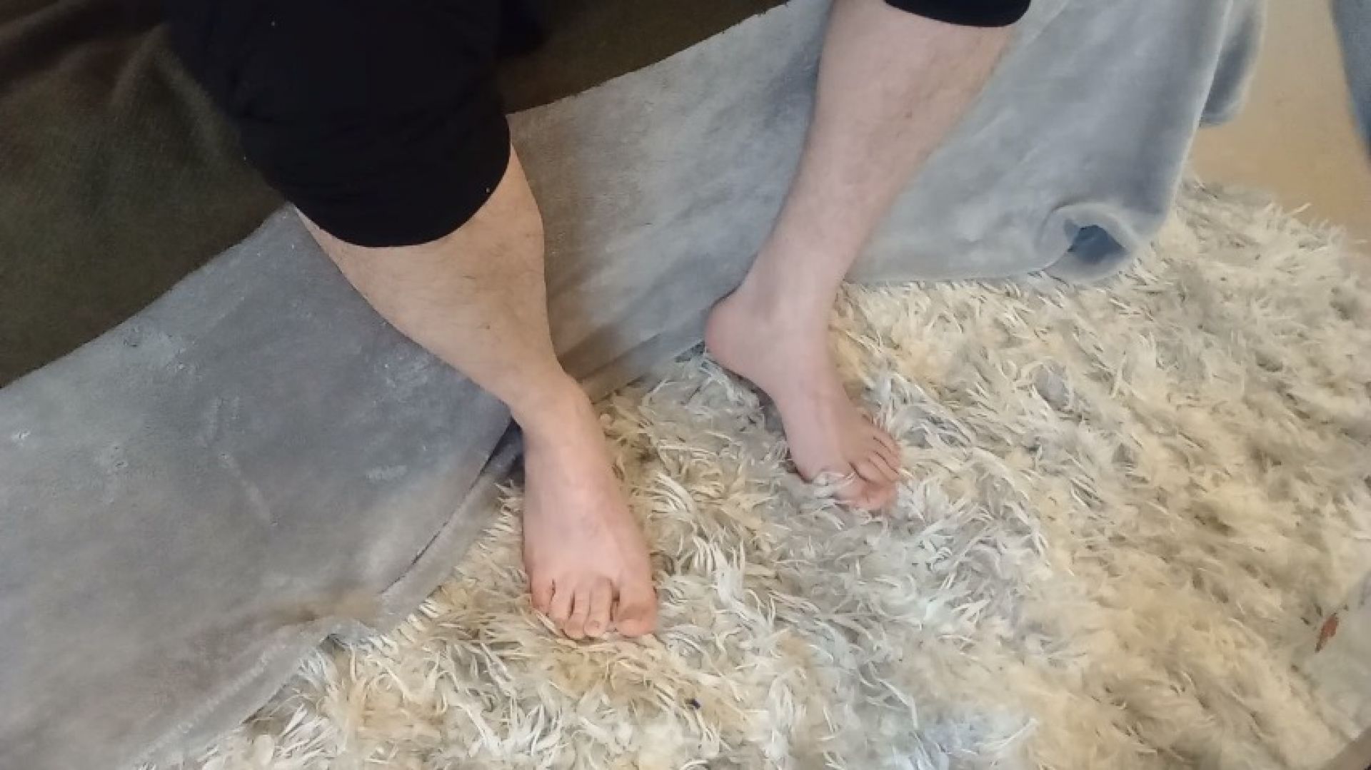 Watch my sexy feet with your eyes