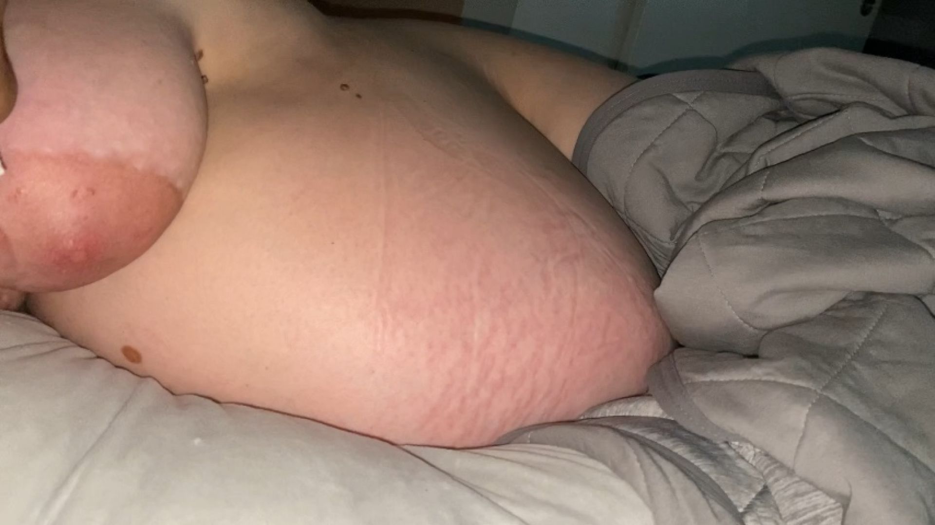 Getting my big, tight, swollen pregnant body rubbed