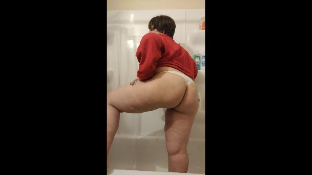 BBW's First Piss Vid