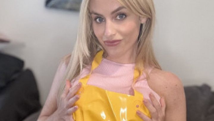 Naughty shiny apron babyoil handjob