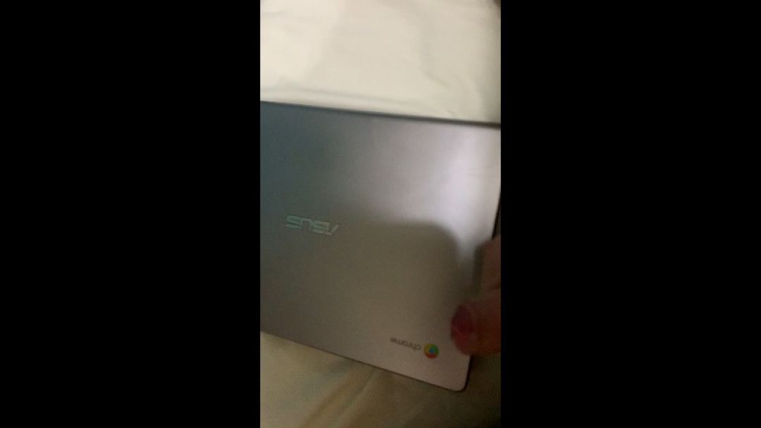 cuming on laptop