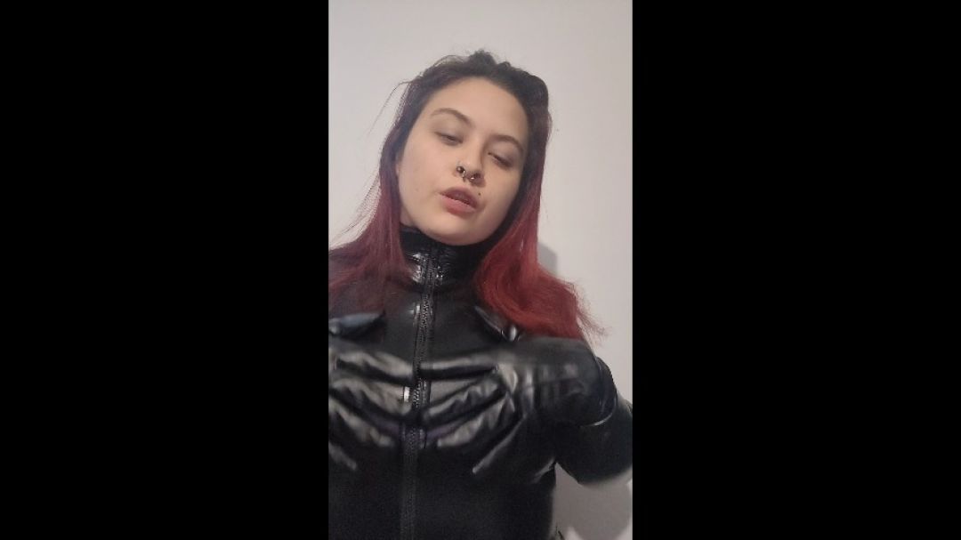 Leather gloves of mistress