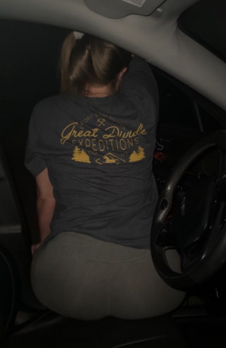 Sassy pawg car twerk with hole flashes