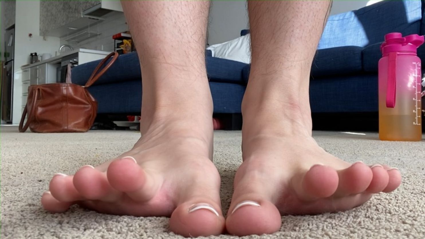 Toe spreads and scrunches on carpet up close