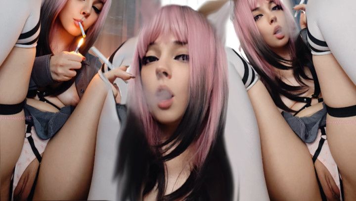 Egirl smoking and showing her pussy