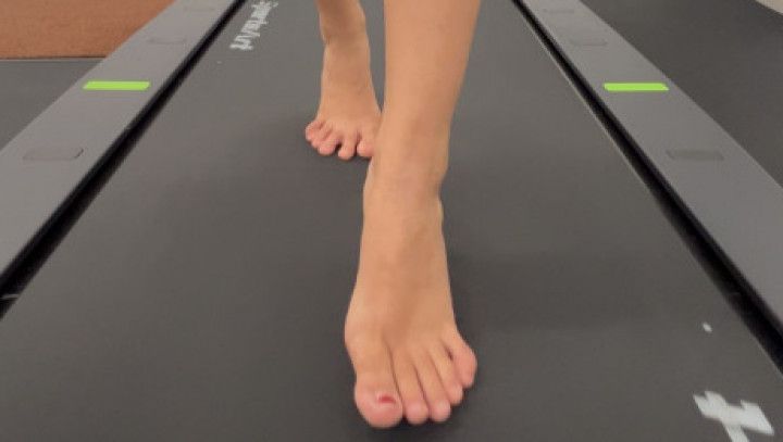 BEAUTIFUL FEET ON TREADMILL