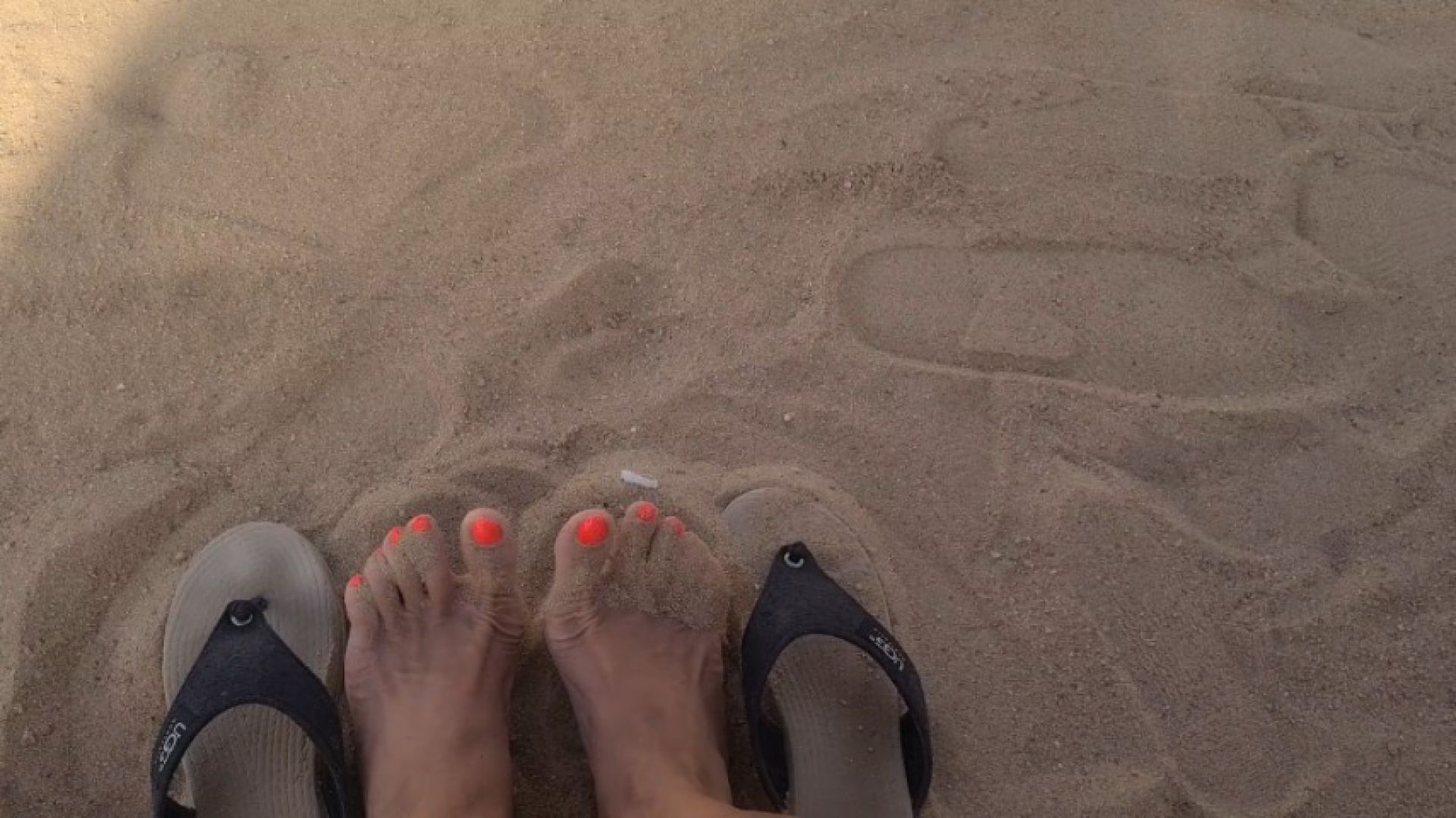 watch me play with my feet in the sand sissy