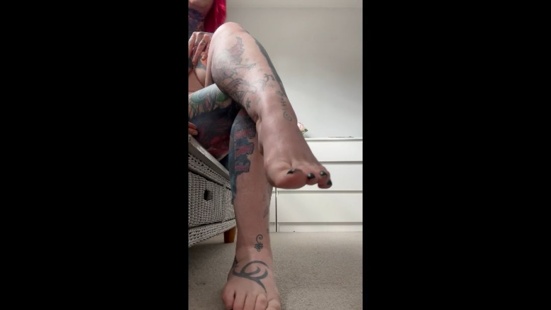 POV - Clean my feet