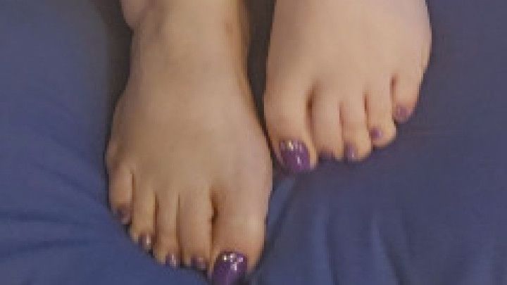 BBW Feet toes grasping bed sheets