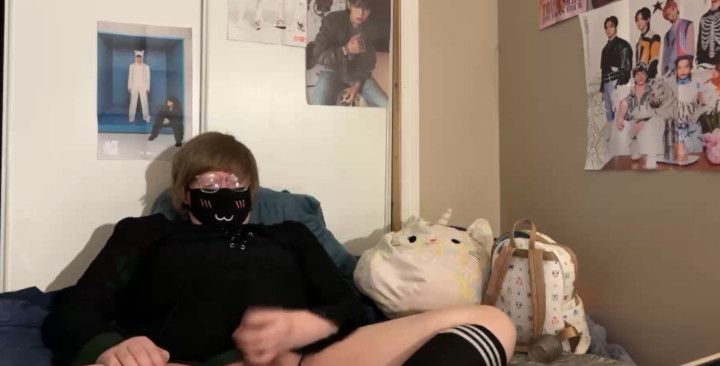 Transgirl masturbating on livestream :3 11/05/2024