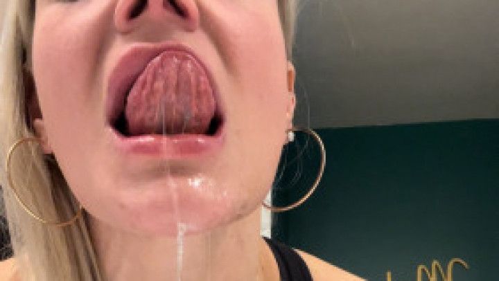 Deep throat sloppy dildo BJ