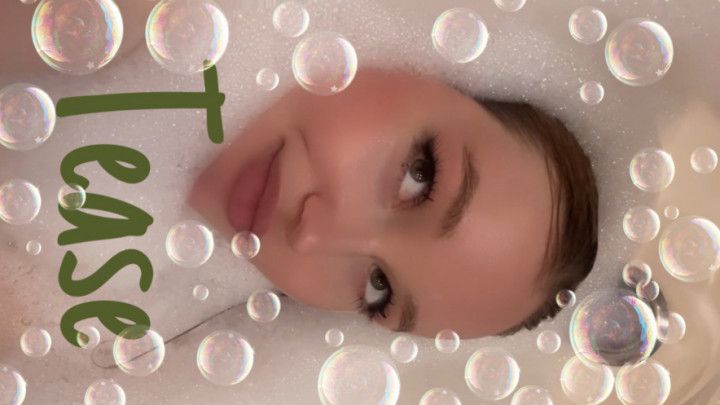 blonde plays with herself in the bath