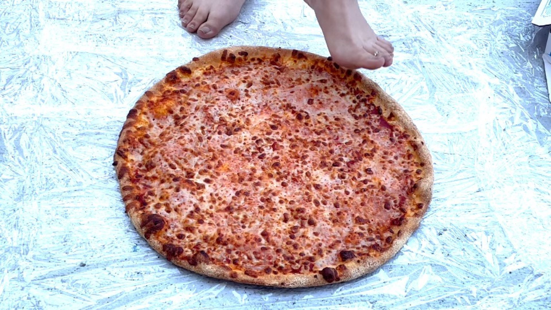 KT's Pizza Feet Crush Special