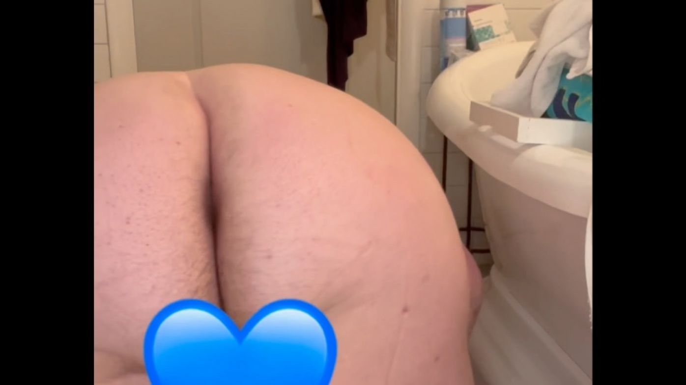 round hairy ass spread