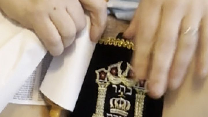 Orthodox MILF shoves holy bible Torah in her tight pussy