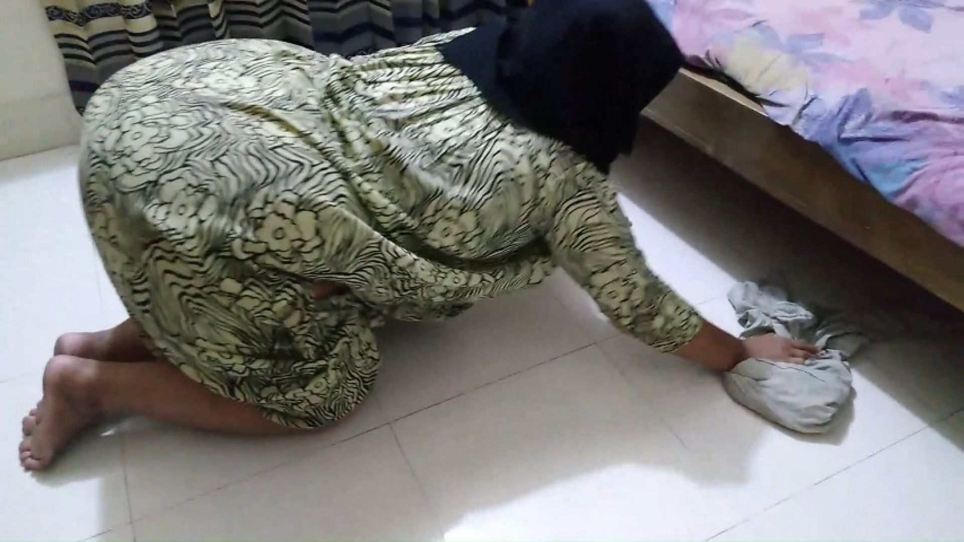 Saudi Maid Gets Stuck Under Bed, Then The Sheikh Fuck Her