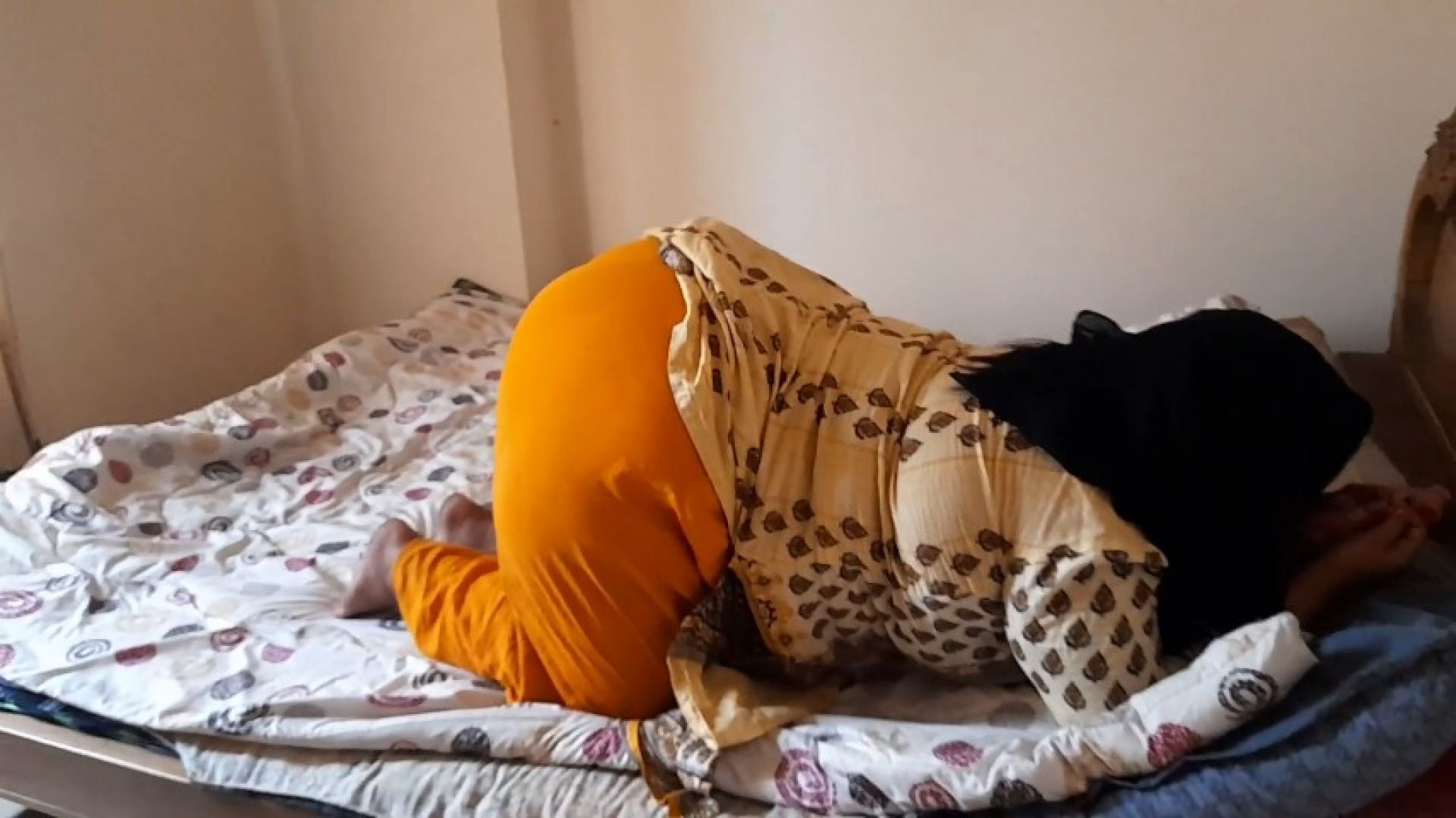 Fucking A Beautiful Muslim Hijabi MILF Huge Butt Stepmom